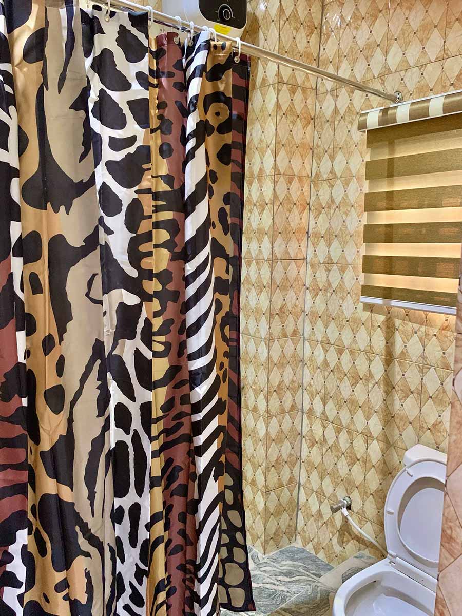 airbnbnnewi 3 bedroom bathroom2